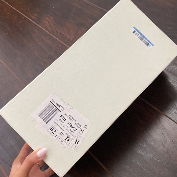 LK Bennett dust bag and shoe box - Picture 4 of 6